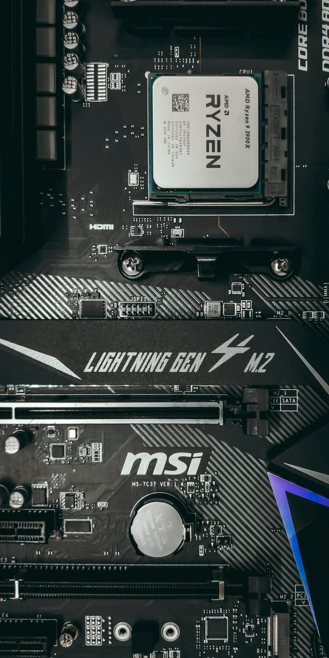 black-and-white-audio-mixer-owzeio-3-v0