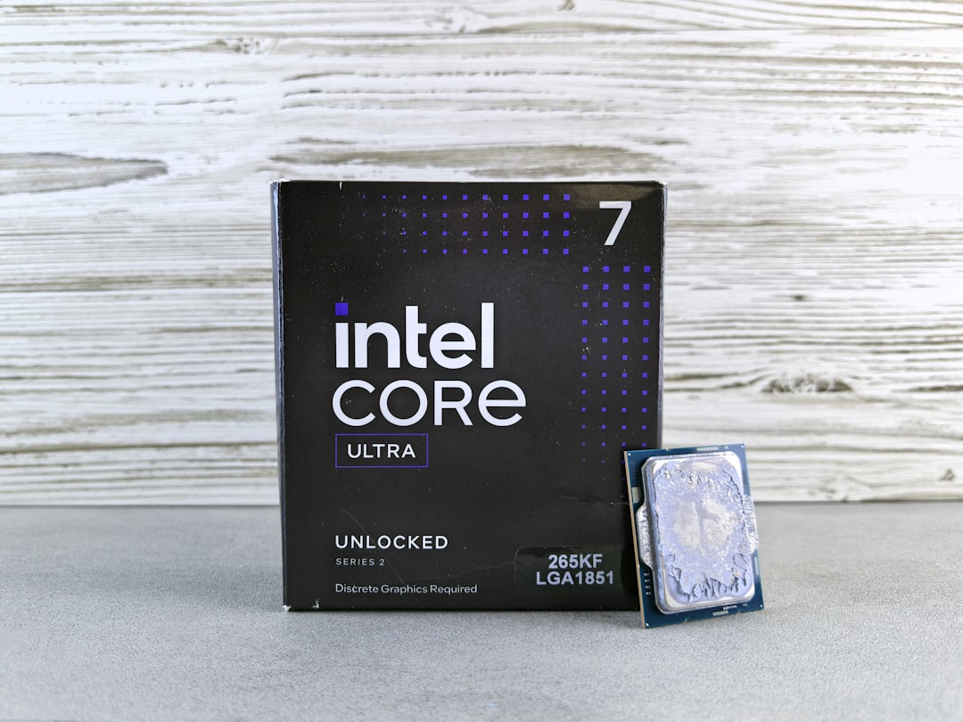 intel-core-ultra-processor-box-and-chip-hy-ng-rz14w